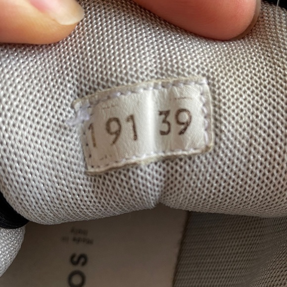 Acne Manhattan Women's Sneakers
LIKE NEW - Picture 8 of 9